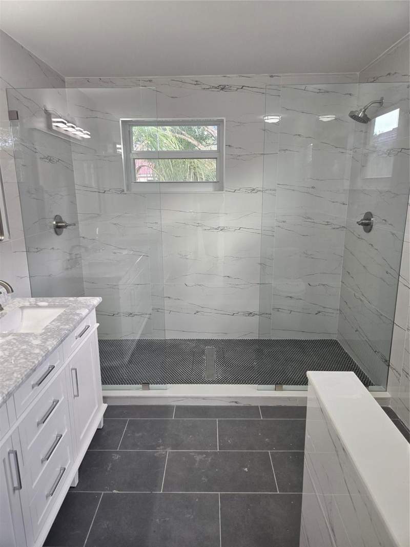 3 bedroom Single Family Residence at 580 NW 87 Way, Ramblewood South 78-19 B, Coral Springs — photo 2
