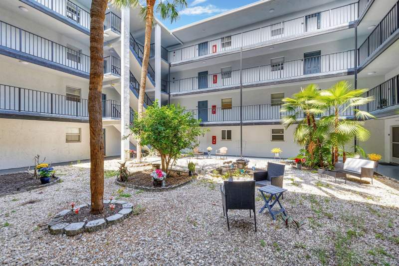 2 bedroom Condominium at 2800 Somerset Drive #218j, Somerset At Lauderdale La, Lauderdale Lakes — photo 3