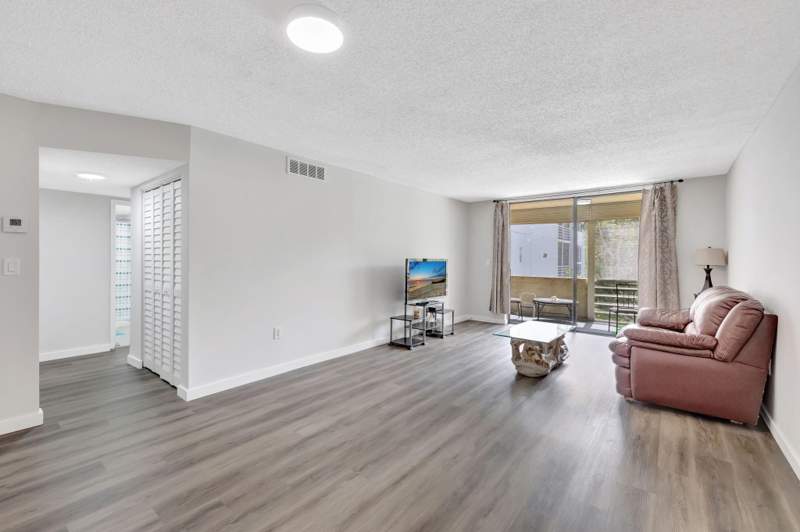 2 bedroom Condominium at 2800 Somerset Drive #218j, Somerset At Lauderdale La, Lauderdale Lakes — photo 4