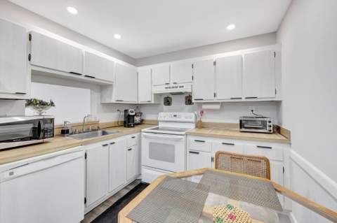 2800 Somerset Drive #218j, Lauderdale Lakes FL - photo 11 of 29
