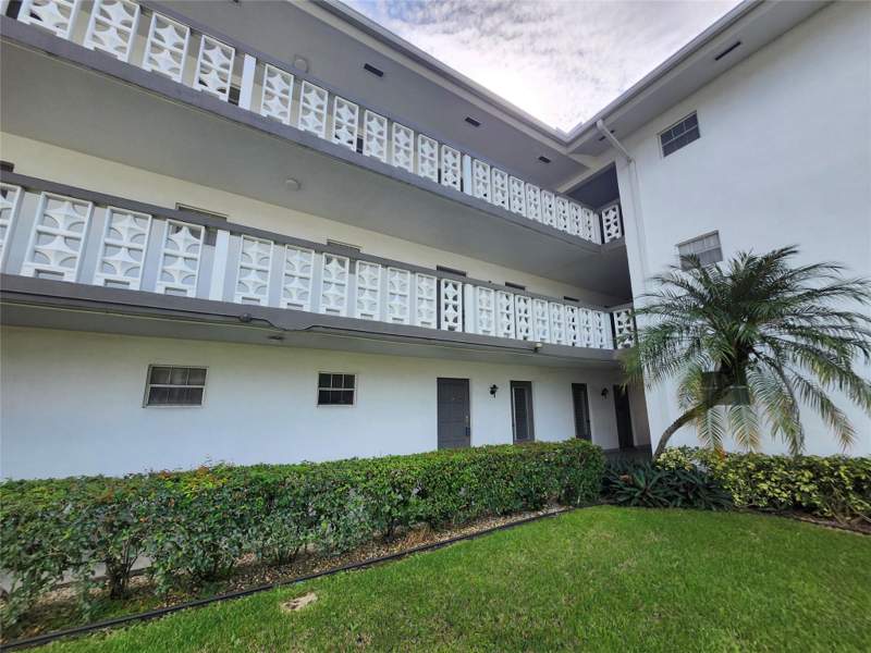 1 bedroom Condominium at 1201 Hillcrest Court #105, Hillcrest Country Club Apts No 7, Hollywood — photo 2