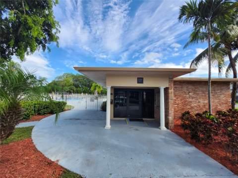 1201 Hillcrest Court #105, Hollywood FL - photo 19 of 21