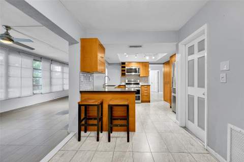 6501 NW 24th Court, Sunrise FL - photo 7 of 22