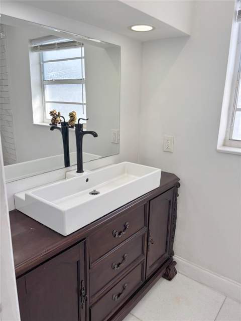 2101 NE 55th Court, Fort Lauderdale FL - photo 6 of 11