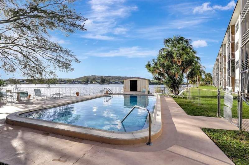 2 bedroom Condominium at 4311 Crystal Lake Drive #421, Wincast Arms North Condo, Pompano Beach — photo 4