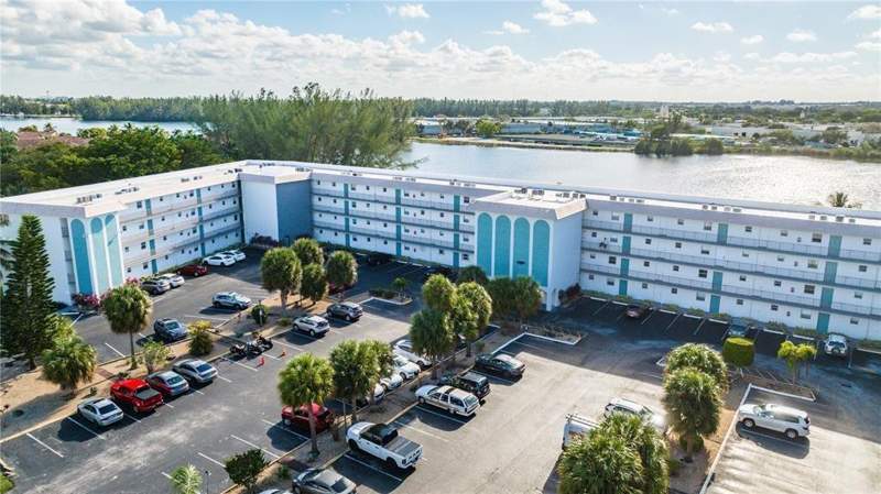 2 bedroom Condominium at 4311 Crystal Lake Drive #421, Wincast Arms North Condo, Pompano Beach — photo 5