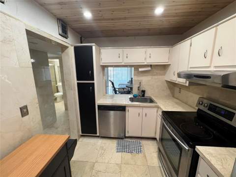 4311 Crystal Lake Drive #421, Pompano Beach FL - photo 21 of 22