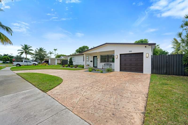 3 bedroom Single Family Residence at 300 SW 65th Way, Boulevard Heights Sec Ten, Pembroke Pines — photo 2
