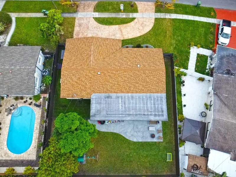 3 bedroom Single Family Residence at 300 SW 65th Way, Boulevard Heights Sec Ten, Pembroke Pines — photo 4