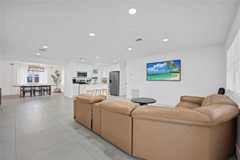 300 SW 65th Way, Pembroke Pines FL - photo 9 of 35