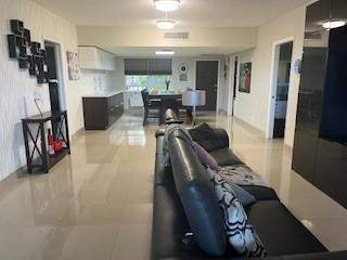 565 Oaks Lane #103, Pompano Beach FL - photo 9 of 41