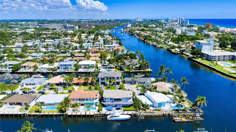 6 bedroom Single Family Residence at 1580 SE 8th Street, The Cove 2nd Sec 33-27 B, Deerfield Beach — photo 2