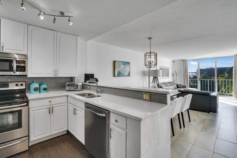 1 bedroom Condominium at 1609 N Riverside Drive #304, Seacrest Towers, Pompano Beach — photo 5