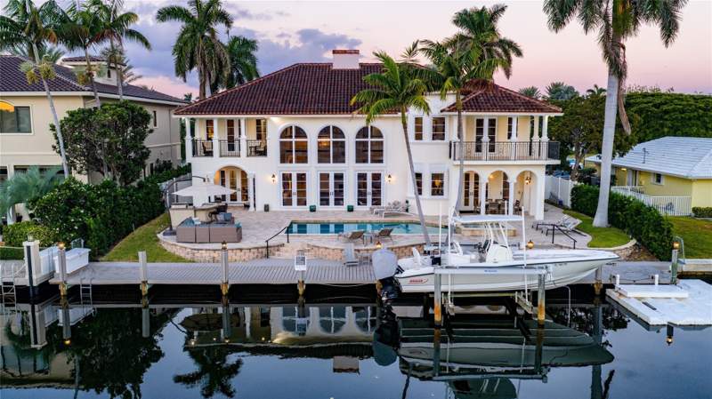 5 bedroom Single Family Residence at 2833 NE 32nd Street, Lake Placid 35-23 B, Lighthouse Point — photo 2