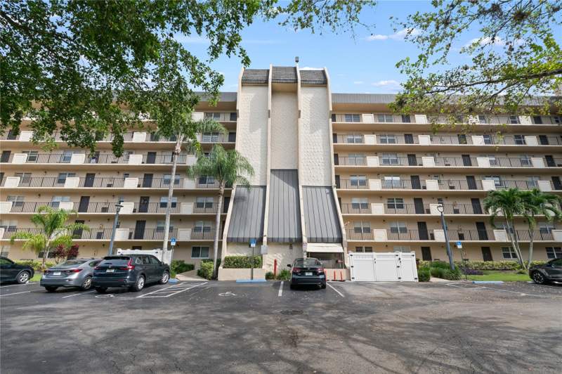 2 bedroom Condominium at 3300 W Rolling Hills Circle #610, Rolling Hills Condominium, Davie — photo 2