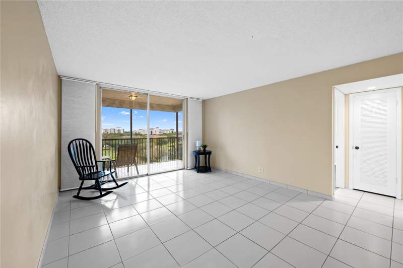 2 bedroom Condominium at 3300 W Rolling Hills Circle #610, Rolling Hills Condominium, Davie — photo 3
