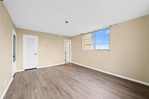 3300 W Rolling Hills Circle #610, Davie FL - photo 9 of 21