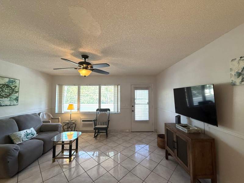 1 bedroom Stock Cooperative at 900 SW 10th Terrace, Rolen Lake, Hallandale Beach — photo 3