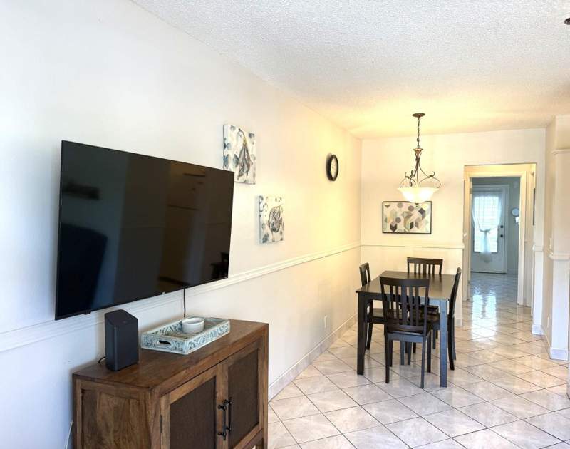 1 bedroom Stock Cooperative at 900 SW 10th Terrace, Rolen Lake, Hallandale Beach — photo 5