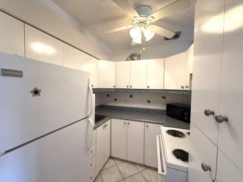 900 SW 10th Terrace, Hallandale Beach FL - photo 6 of 16