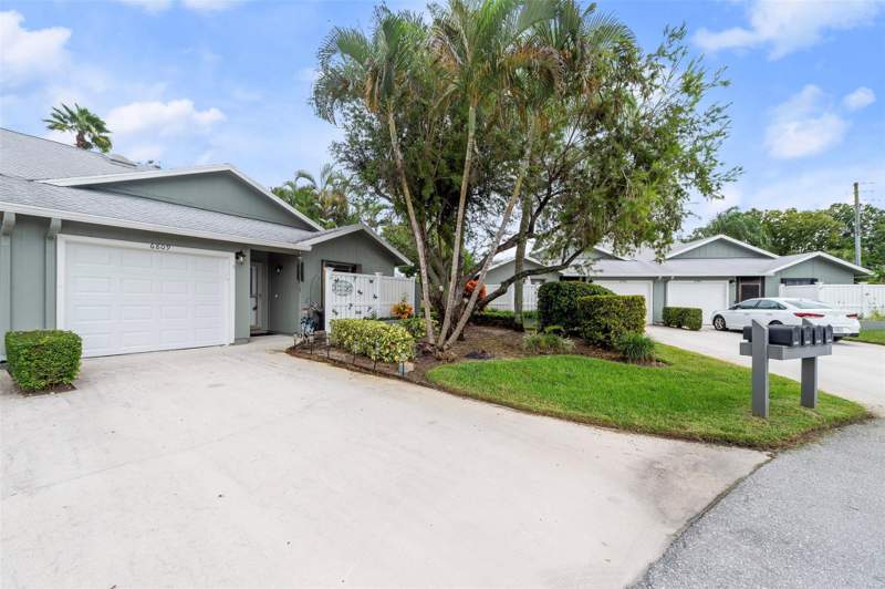 2 bedroom Villa at 6809 SE Yorktown Drive, Yorktown Heritage Ridge, Hobe Sound — photo 3