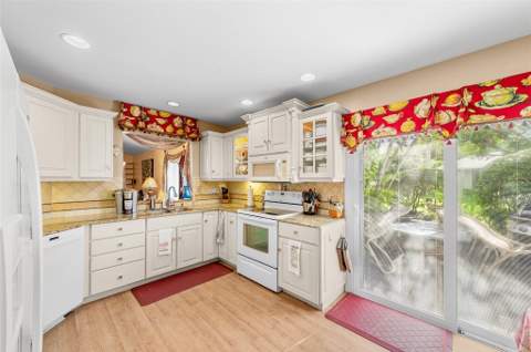 6809 SE Yorktown Drive, Hobe Sound FL - photo 6 of 30