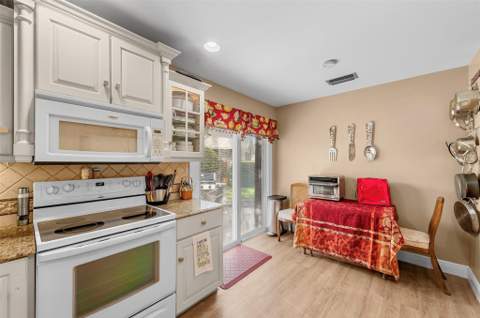 6809 SE Yorktown Drive, Hobe Sound FL - photo 9 of 30