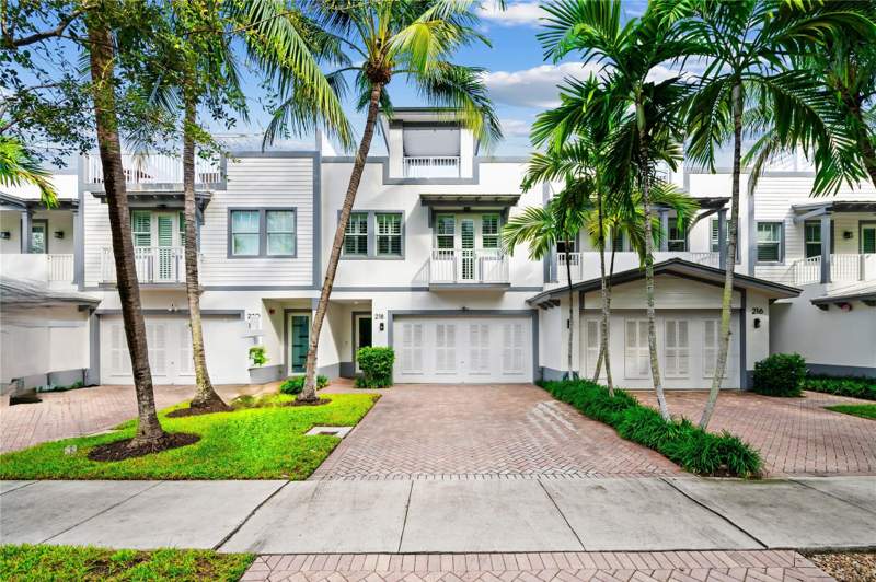 4 bedroom Townhouse at 218 NE 15th Avenue #218, Island Enclave, Fort Lauderdale — photo 4