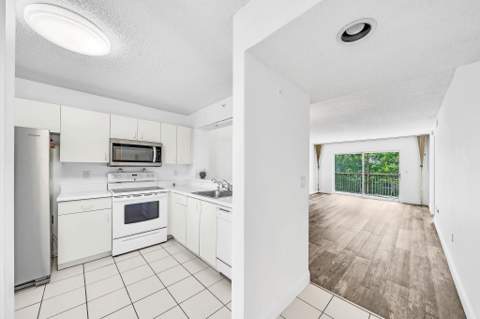 9580 Weldon Circle #408k, Tamarac FL - photo 8 of 51