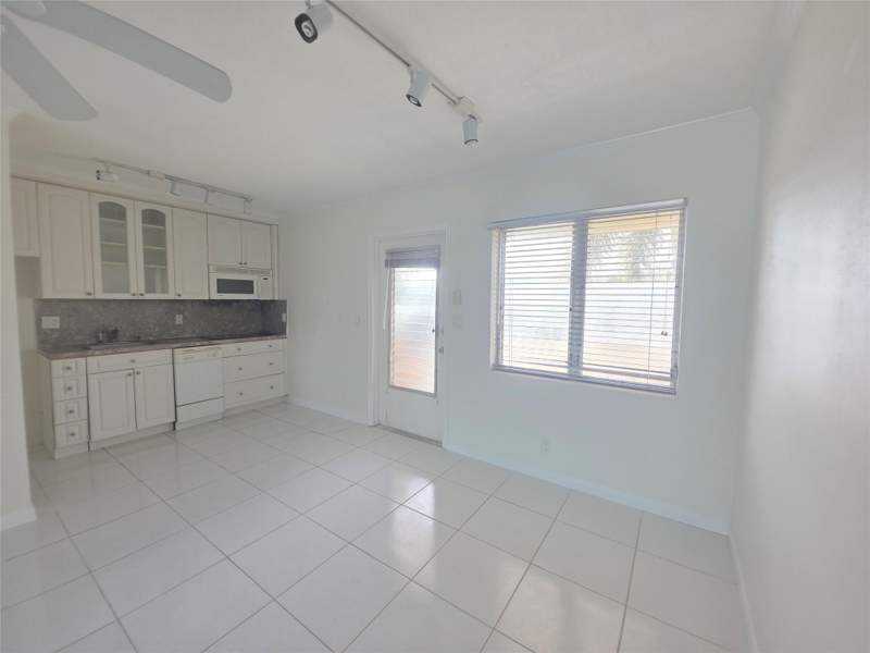 1 bedroom Condominium at 2131 NE 42nd Court #209e, Venetian Park Gardens, Lighthouse Point — photo 3