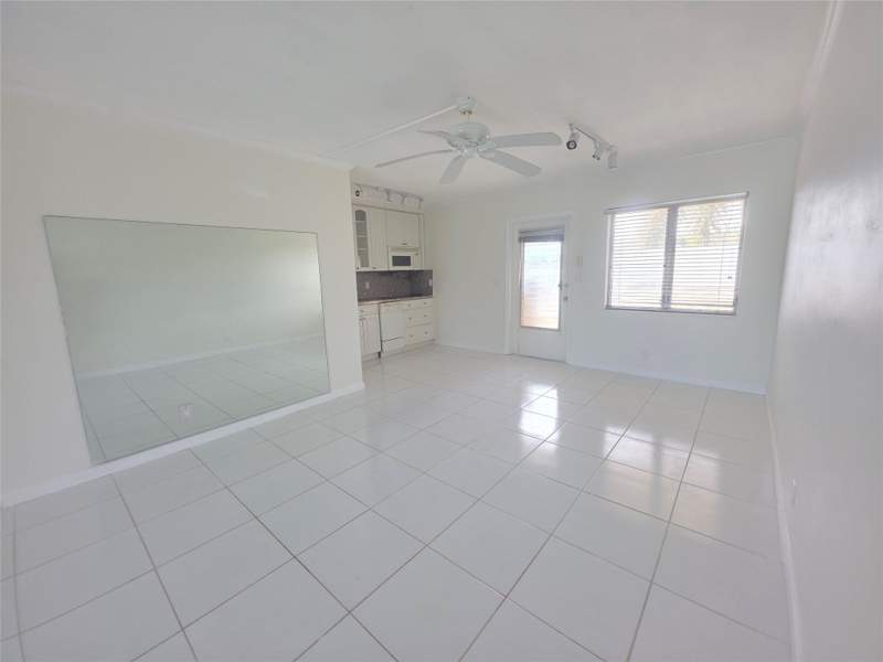 1 bedroom Condominium at 2131 NE 42nd Court #209e, Venetian Park Gardens, Lighthouse Point — photo 4
