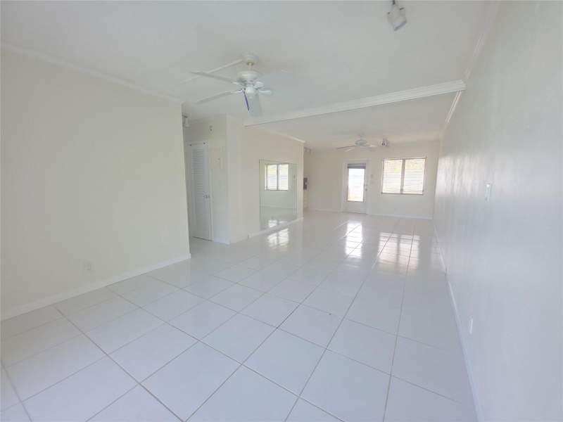 1 bedroom Condominium at 2131 NE 42nd Court #209e, Venetian Park Gardens, Lighthouse Point — photo 5