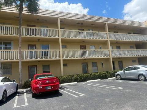 6001 NW 61st Avenue #105, Tamarac FL - photo 6 of 10