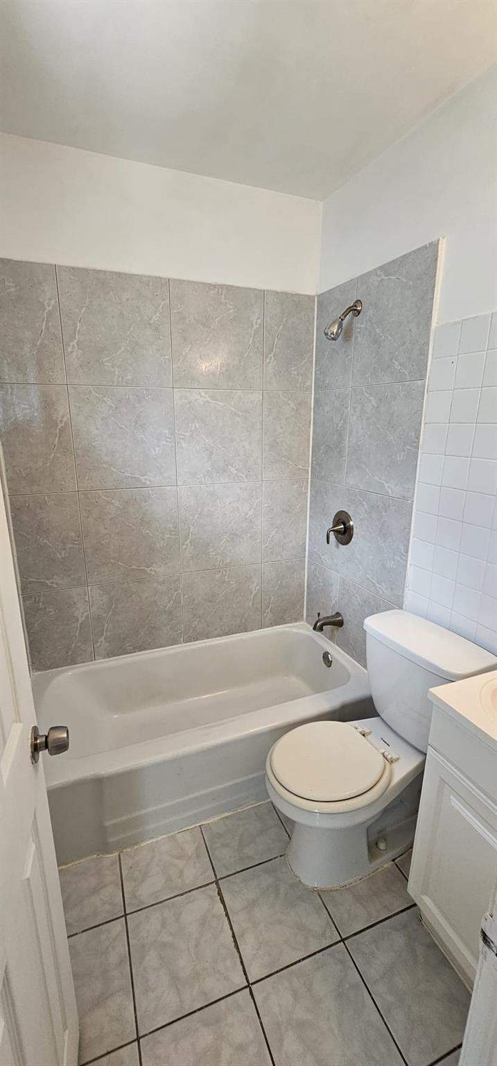1 bedroom Stock Cooperative at 2211 Lincoln Street #11, Lincoln Garden Co-Op, Hollywood — photo 4