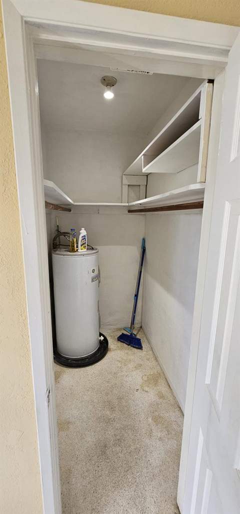 2211 Lincoln Street #11, Hollywood FL - photo 6 of 8