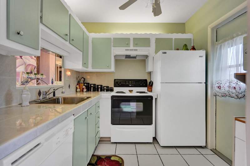 2 bedroom Condominium at 4800 NW 35th Street #612, Karisa Gardens Condo Ph 7, Lauderdale Lakes — photo 2
