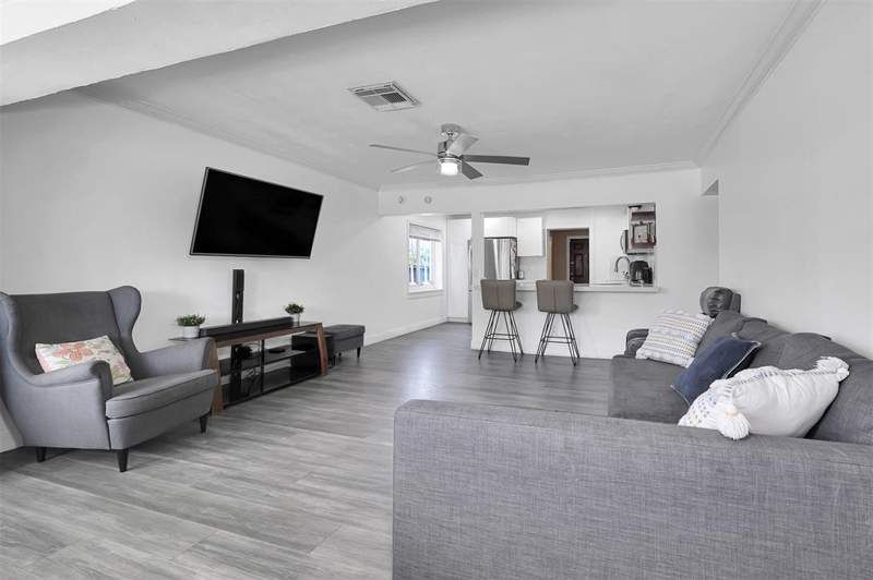 3 bedroom Single Family Residence at 2535 Sherman Street, Hollywood Park 4-19 B, Hollywood — photo 3