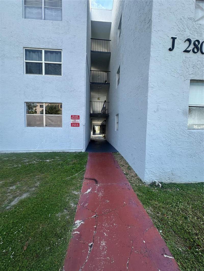 2 bedroom Condominium at 2800 Somerset Drive #J107, Somerset, Lauderdale Lakes — photo 2