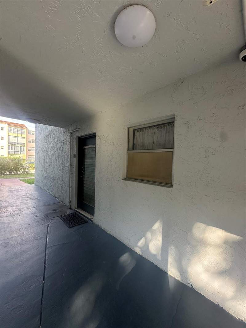2 bedroom Condominium at 2800 Somerset Drive #J107, Somerset, Lauderdale Lakes — photo 3
