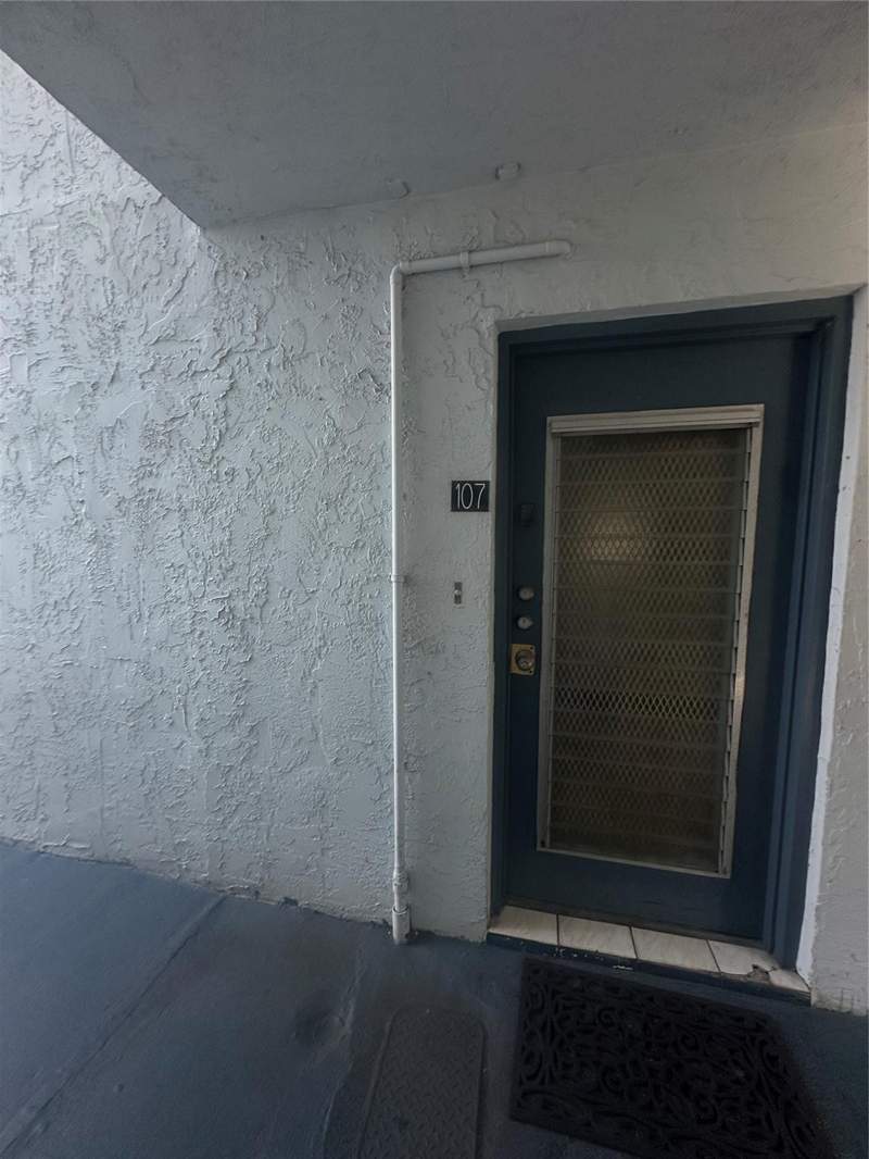 2 bedroom Condominium at 2800 Somerset Drive #J107, Somerset, Lauderdale Lakes — photo 4