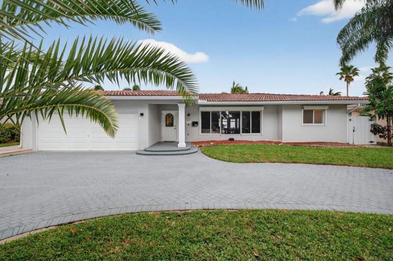 4 bedroom Single Family Residence at 5950 NE 28th Avenue, Lake Estates Add, Fort Lauderdale — photo 2