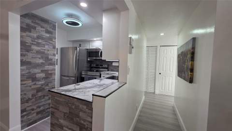 2831 Somerset Drive #105, Lauderdale Lakes FL - photo 14 of 22