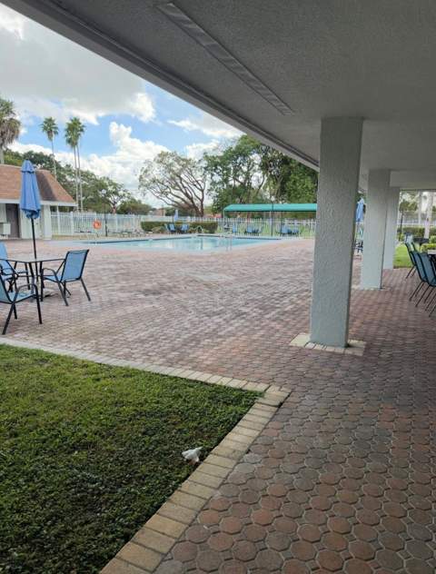 5515 Lakewood Circle #125, Pompano Beach FL - photo 6 of 8