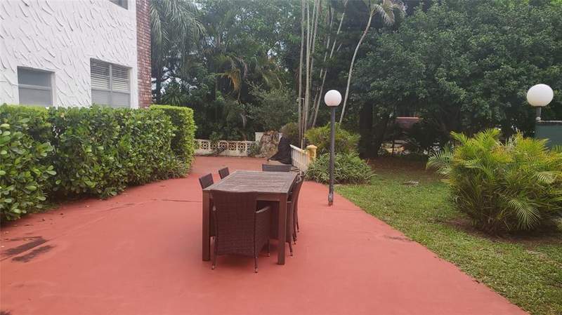 2 bedroom Condominium at 3910 Crystal Lake Drive #403, Villa Lago, Deerfield Beach — photo 3