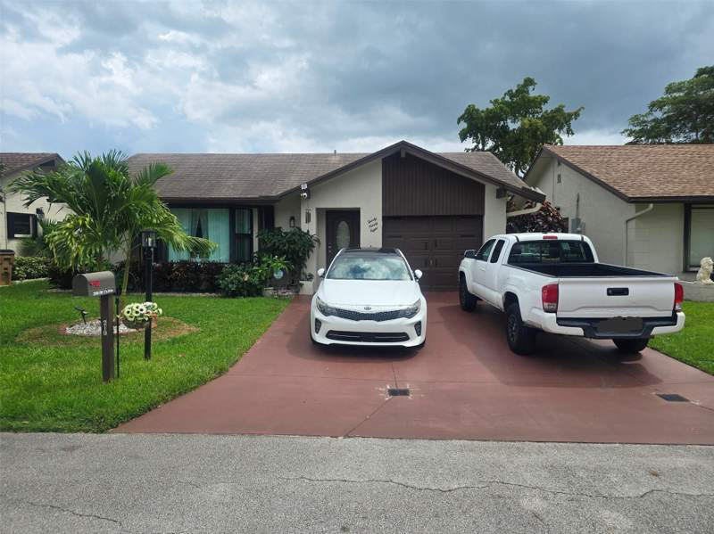 2 bedroom Single Family Residence at 2098 SW 17th Drive, The Meadows Of Crystal Lake, Deerfield Beach — photo 5