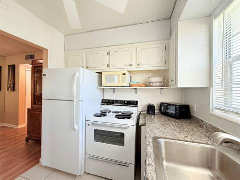 204 Oakridge M #204, Deerfield Beach FL - photo 6 of 34