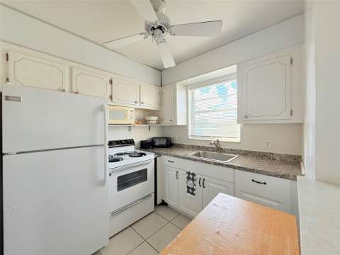 204 Oakridge M #204, Deerfield Beach FL - photo 7 of 34