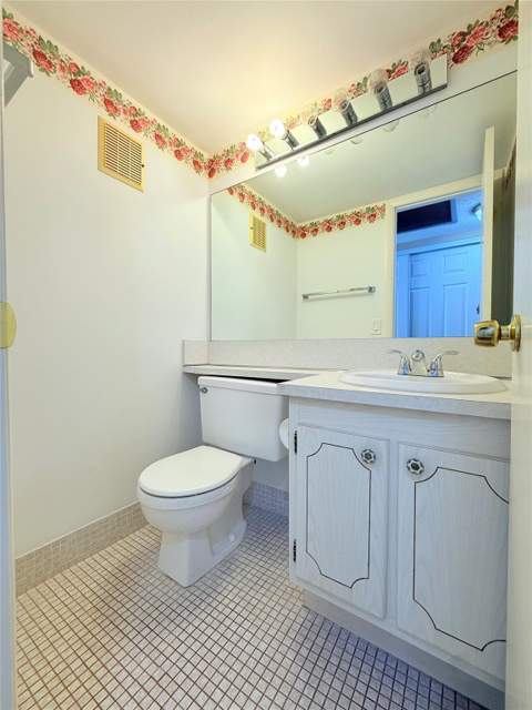 204 Oakridge M #204, Deerfield Beach FL - photo 11 of 34
