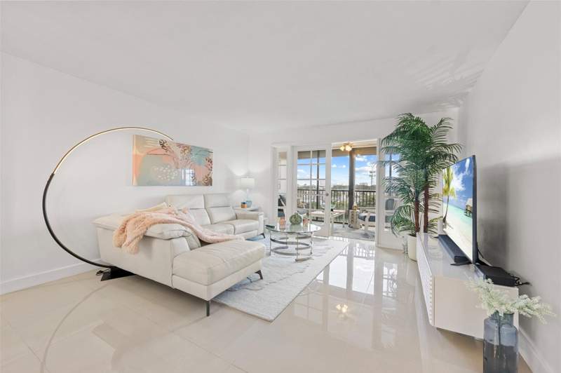 2 bedroom Condominium at 2202 S Cypress Bend Drive #606, Cypress Bend, Pompano Beach — photo 3
