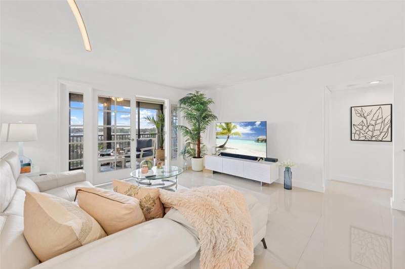 2 bedroom Condominium at 2202 S Cypress Bend Drive #606, Cypress Bend, Pompano Beach — photo 5